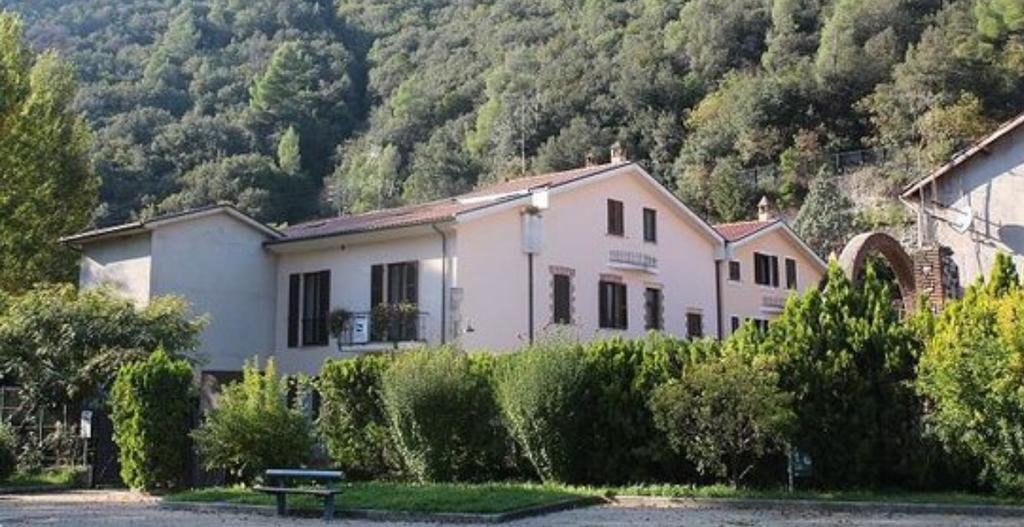 Il Casolare Della Cascata Hotel Терни Екстериор снимка