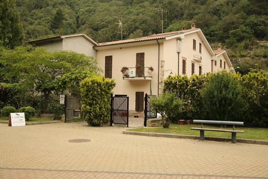 Il Casolare Della Cascata Hotel Терни Екстериор снимка