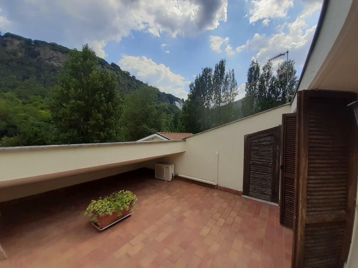 Il Casolare Della Cascata Hotel Терни Екстериор снимка