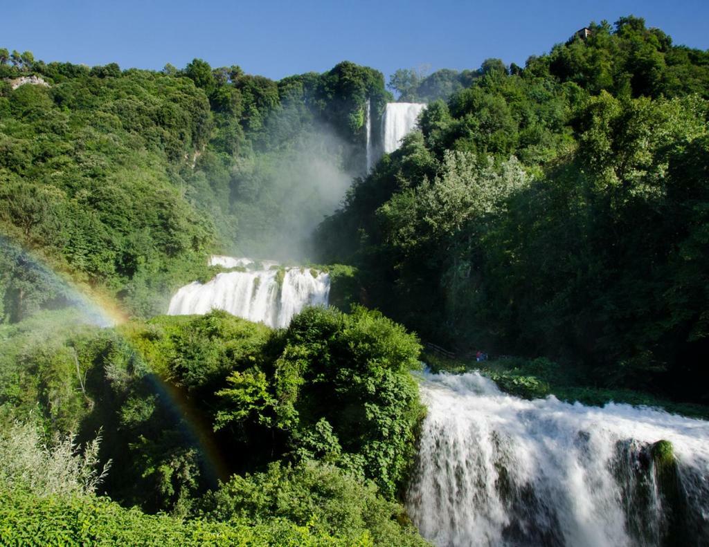 Il Casolare Della Cascata Hotel Терни Екстериор снимка